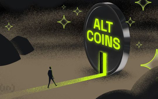 Here's How To Trade Altcoins in 2025, Analyst Explains